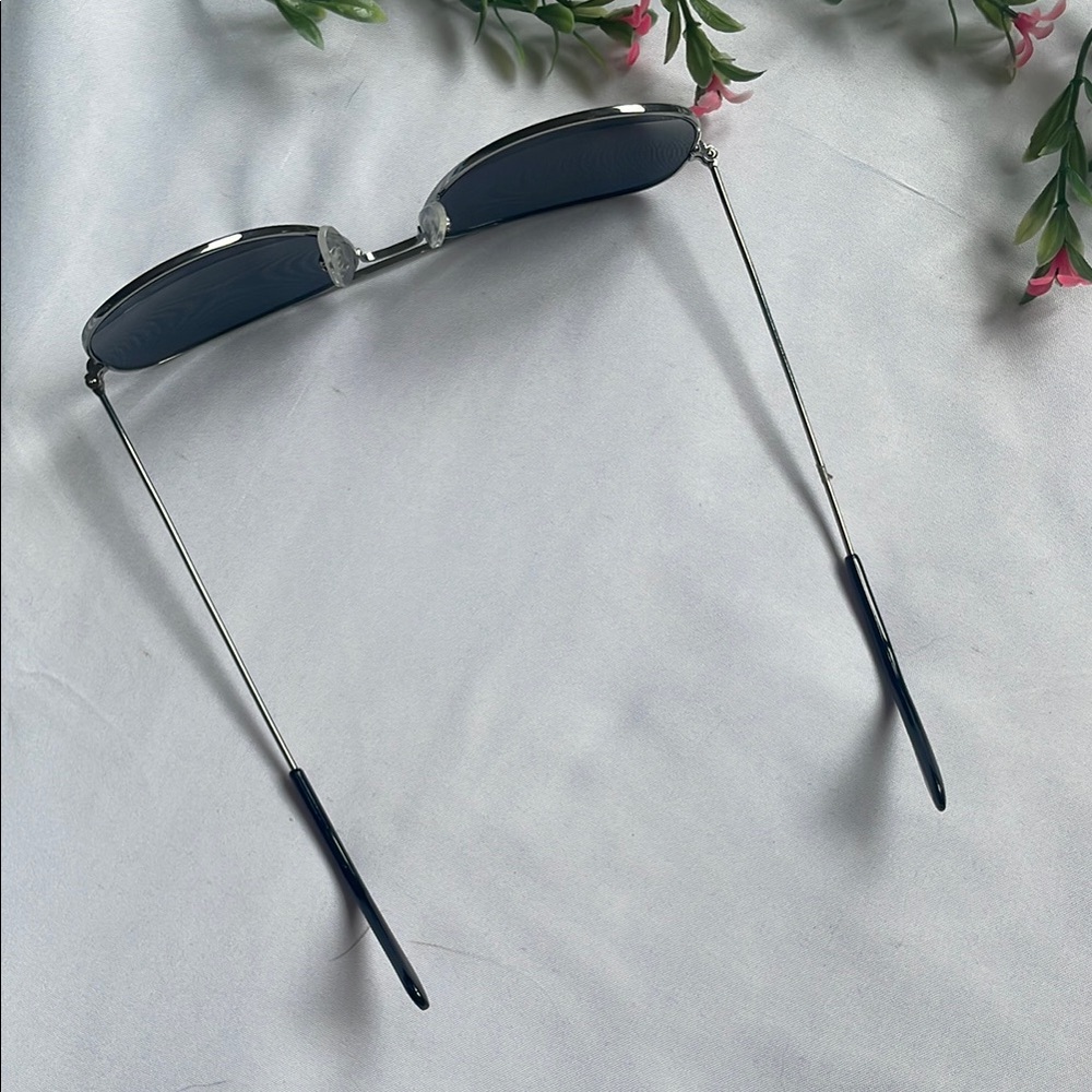 Classic Aviator Sunglasses - Picture 3 of 5